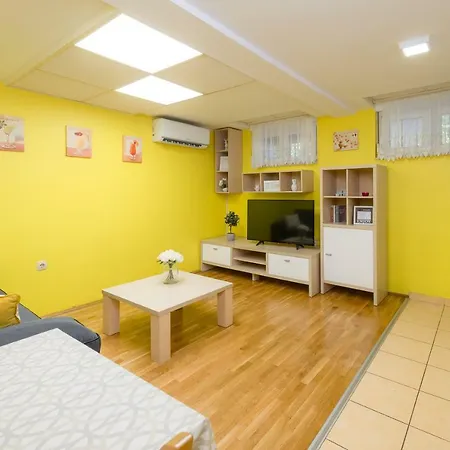 Апартаменты Medak City Center Nena